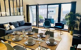 The Luxury Green Penthouse In City Center With Terrace And Free Parking